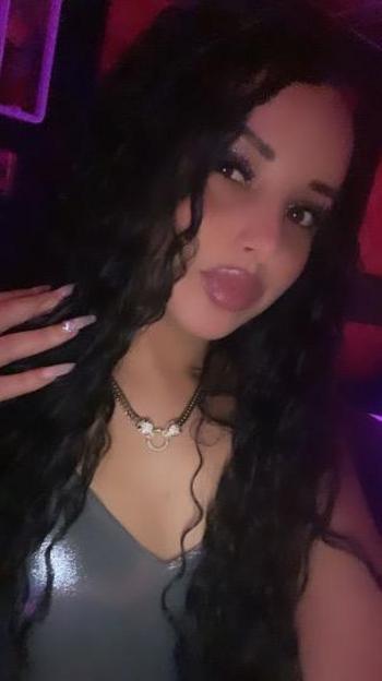 Aris, 25  female escort, Fort Myers