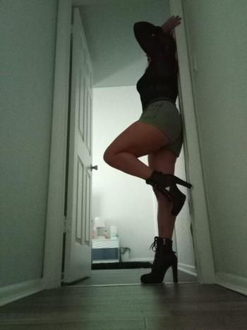 Sara, 32  female escort, Fort Myers