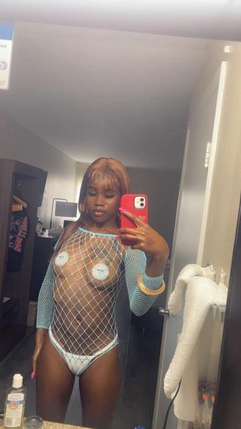 Scarlet , 20  female escort, Fort Myers